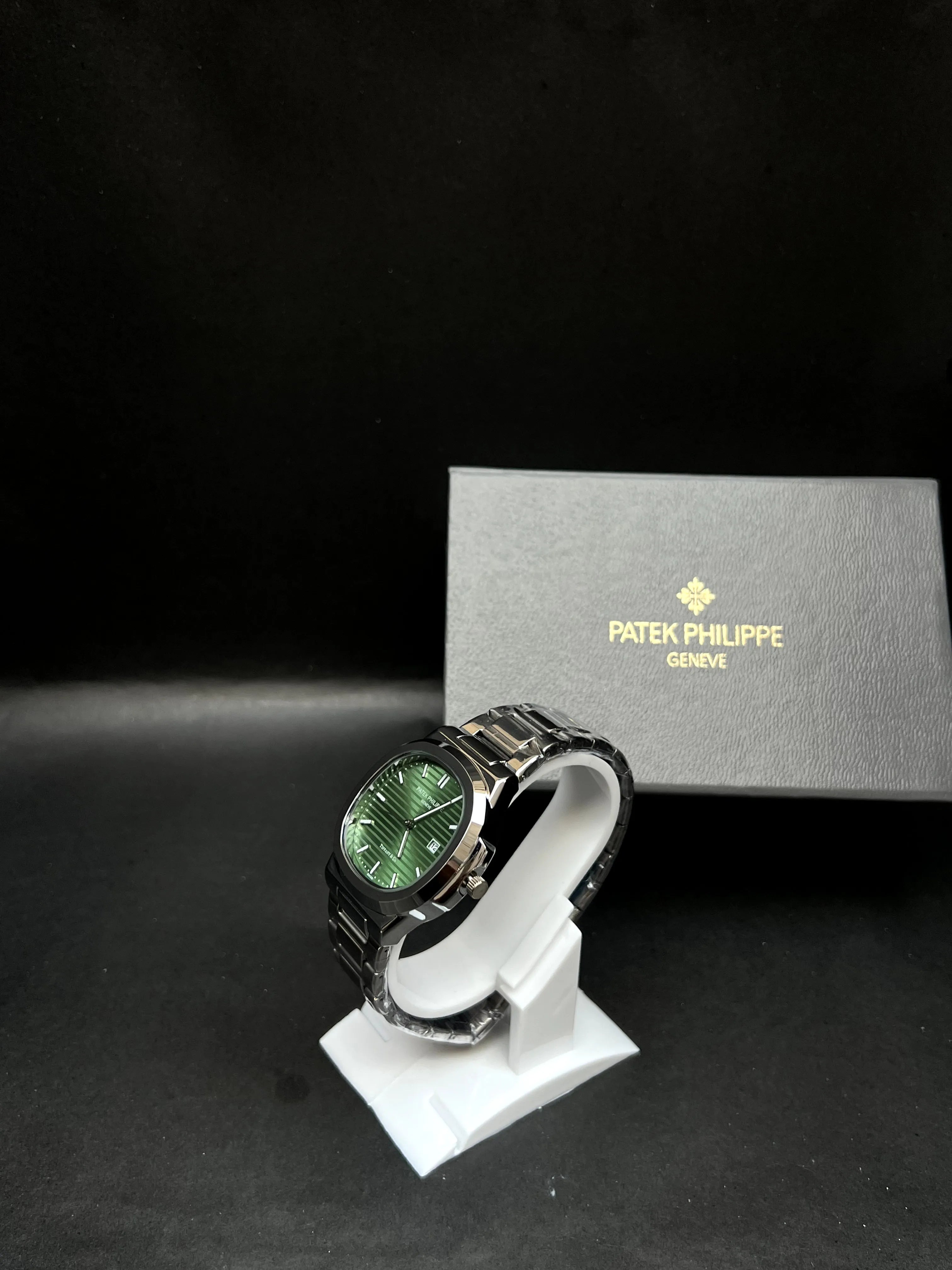 Patek Philippe Nautilus, rich green horizontally embossed dial, the date display at 3 o’clock