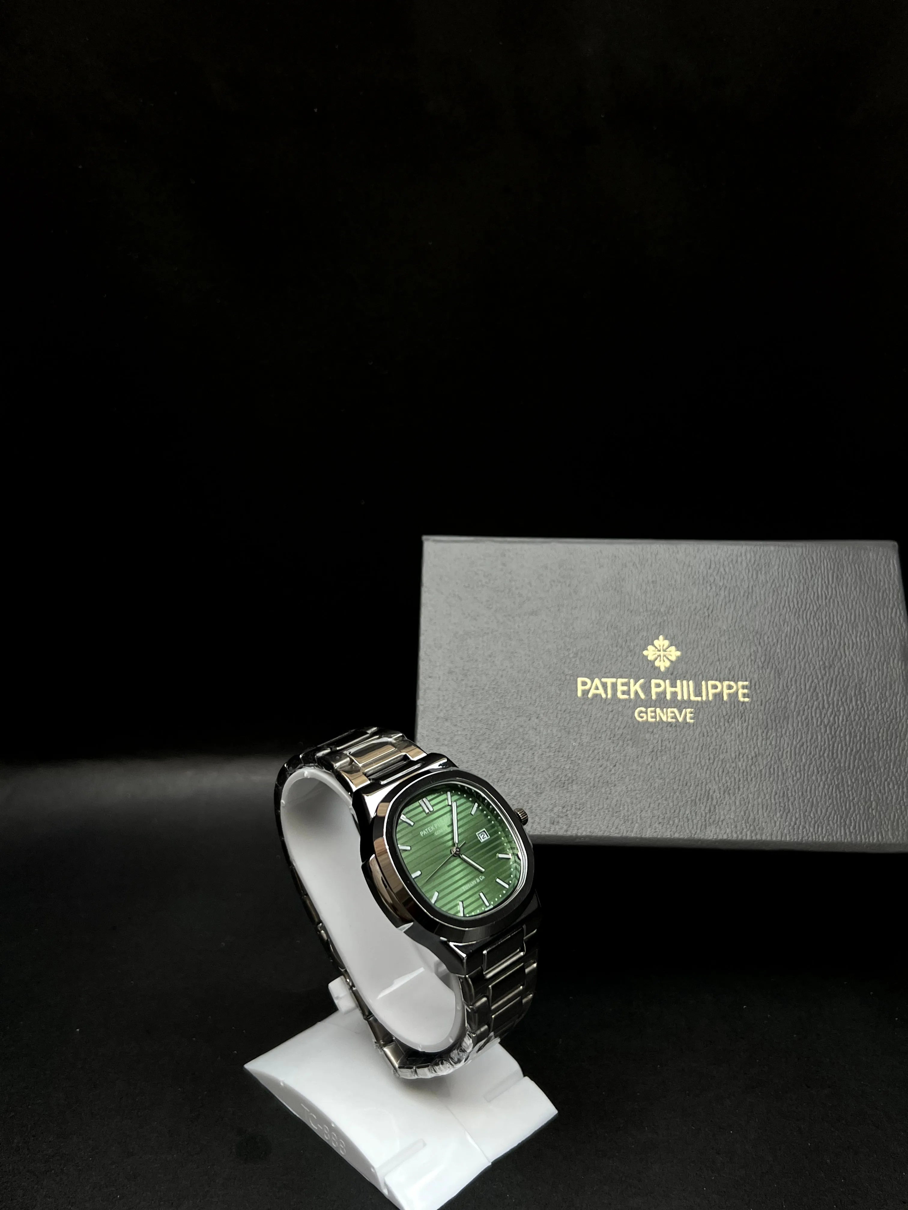 Patek Philippe Nautilus, rich green horizontally embossed dial, the date display at 3 o’clock