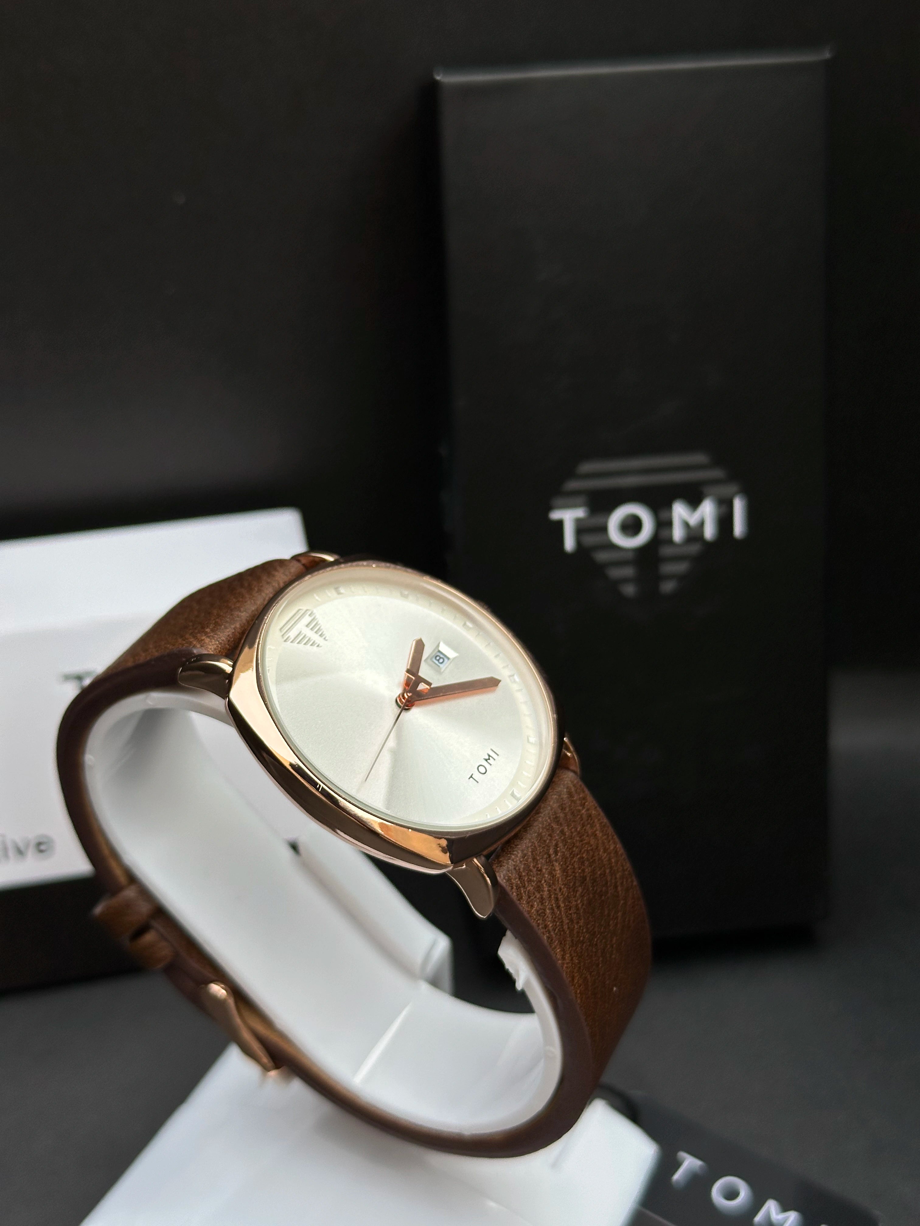 TOMI Elegant Classic Watch – Brown Leather Edition