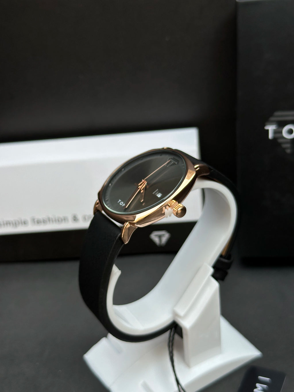 TOMI Minimalist Leather Strap Watch