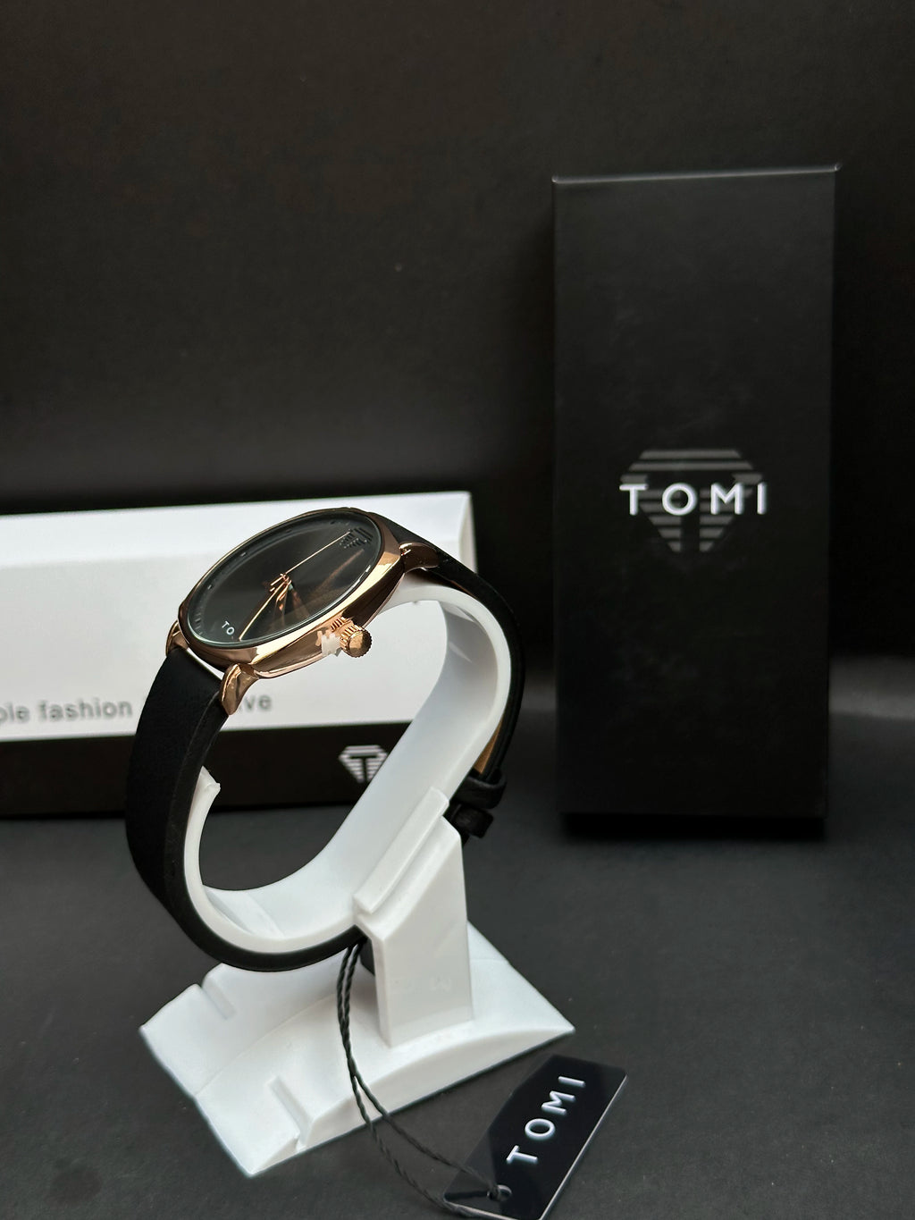 TOMI Minimalist Leather Strap Watch
