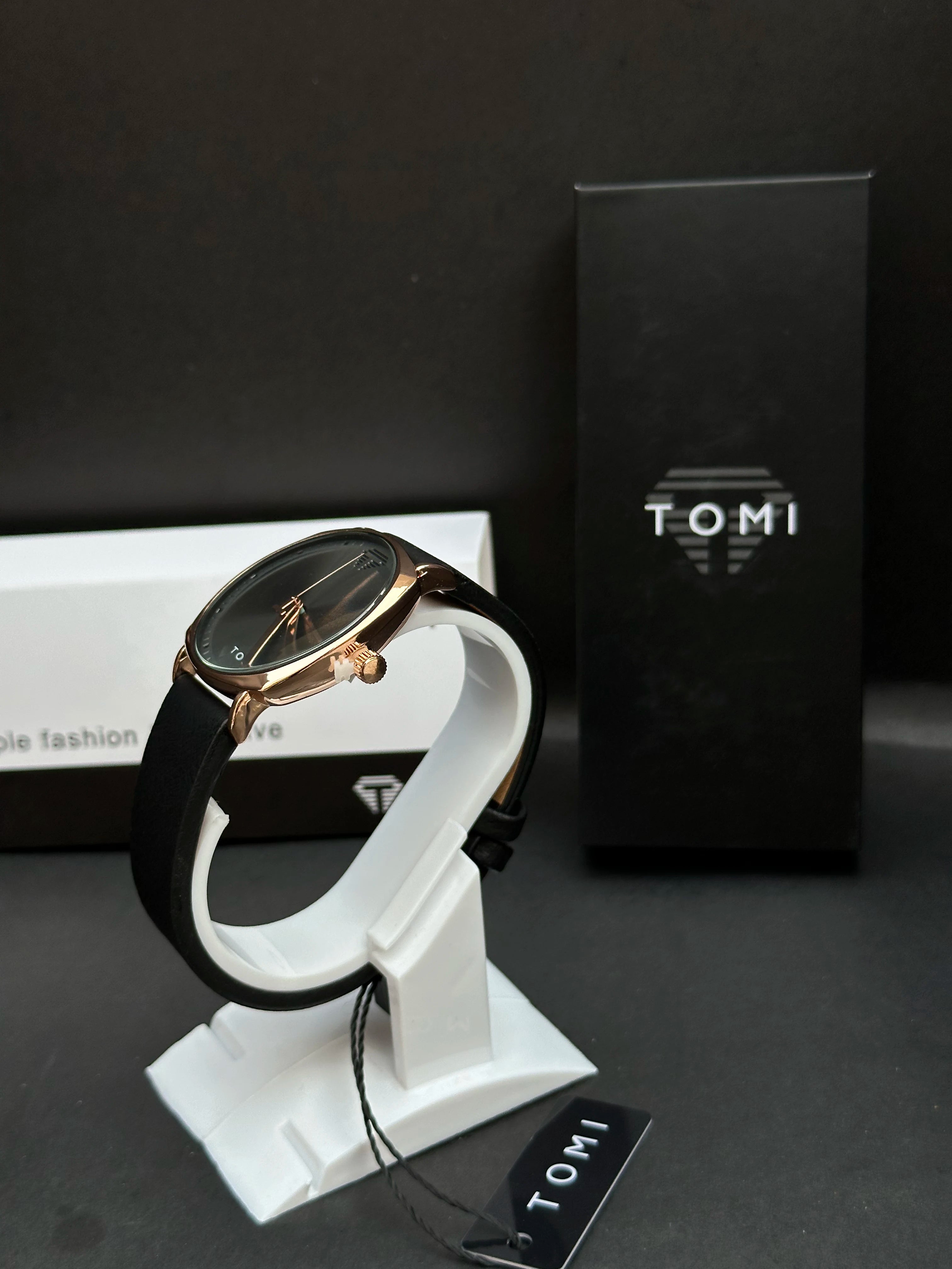 TOMI Minimalist Leather Strap Watch