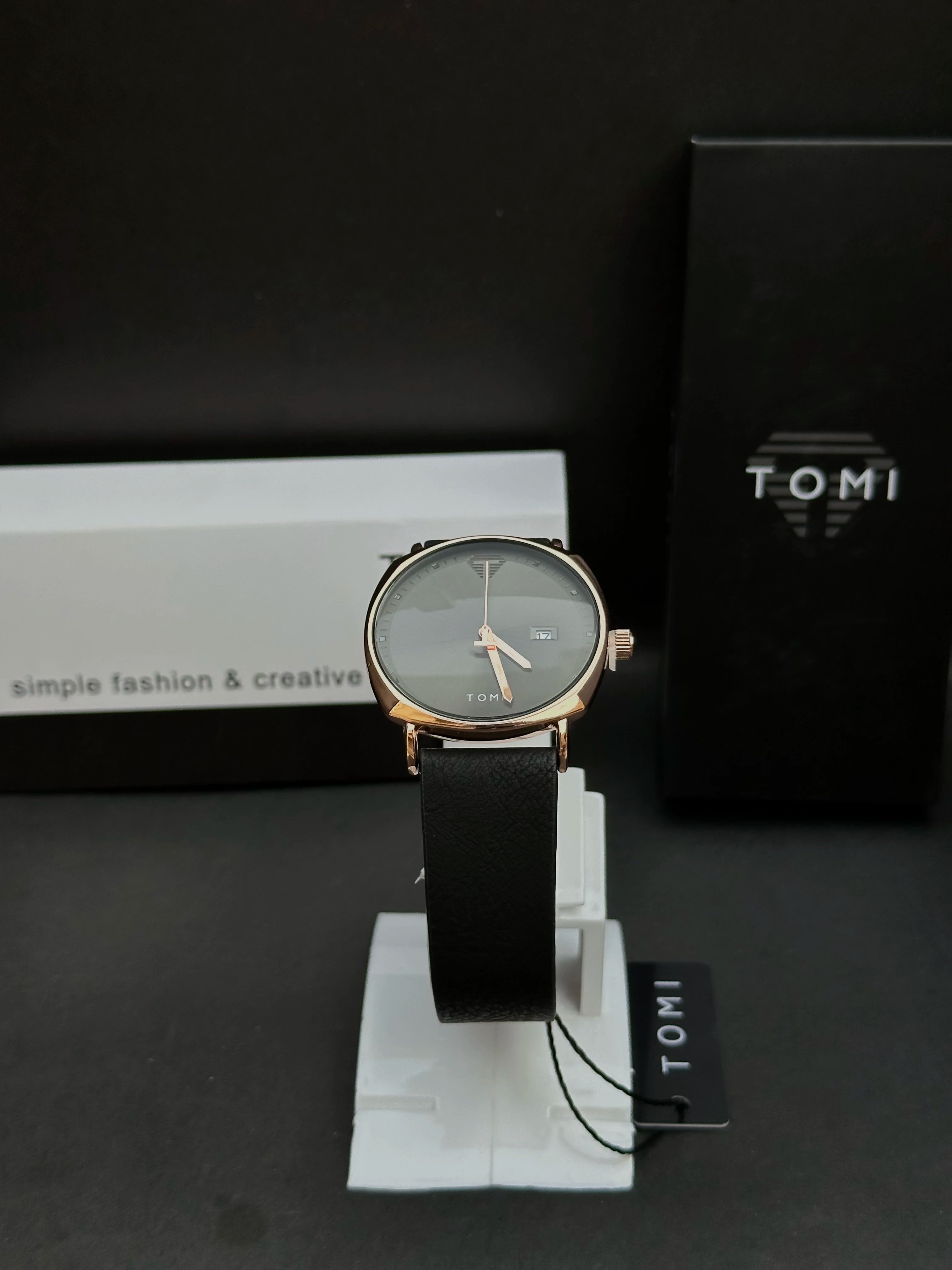 TOMI Minimalist Leather Strap Watch