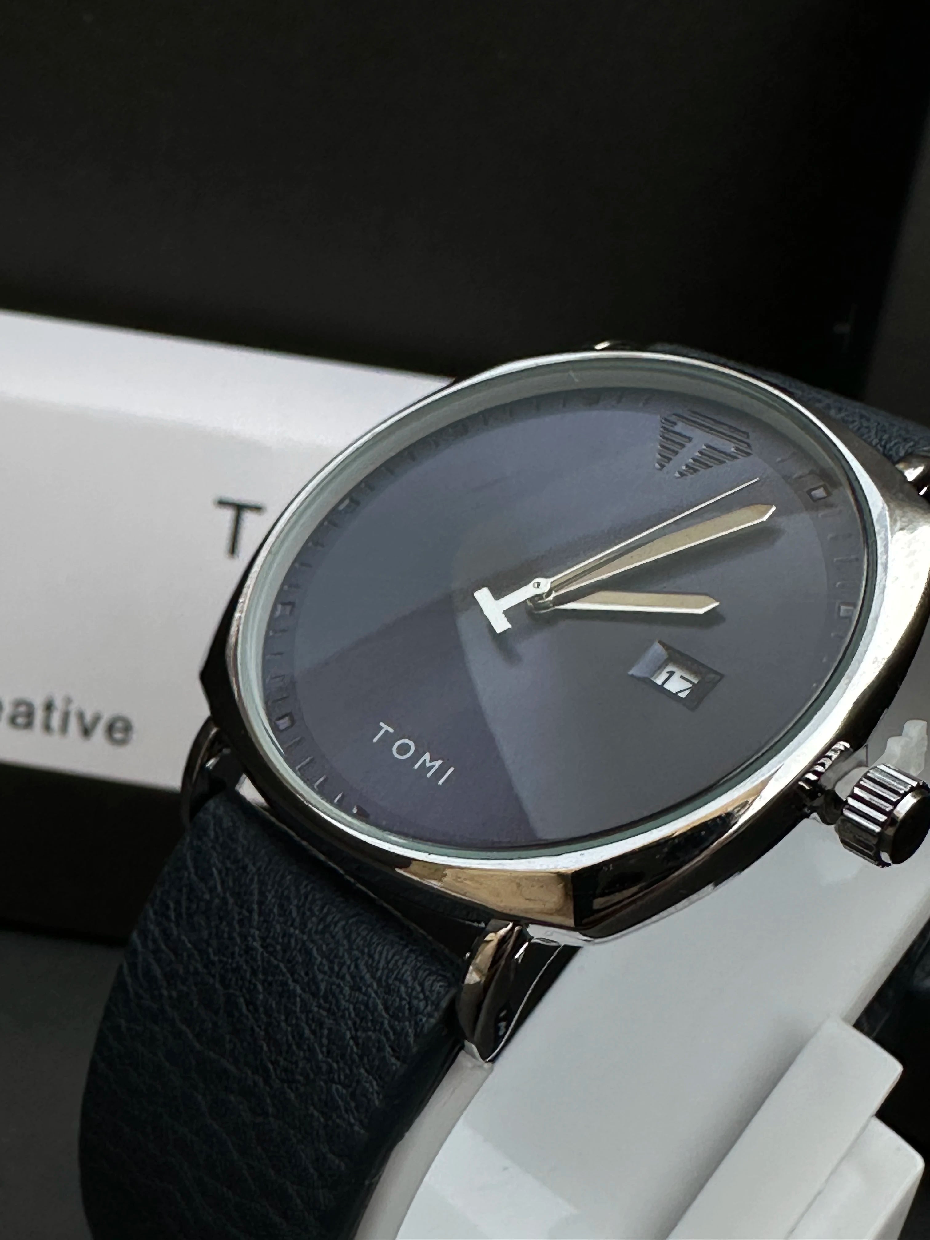 TOMI Sleek Analog Watch – Midnight Blue Edition